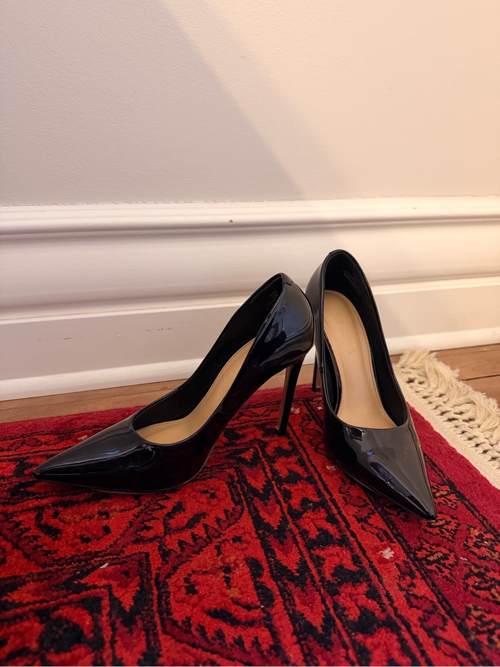 Steve Madden Black Patent Leather Pointed-Toe Pumps | US 6